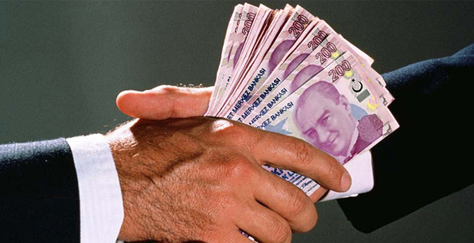 Polis eşini ihbar etti, rüşvet çetesi çöktü