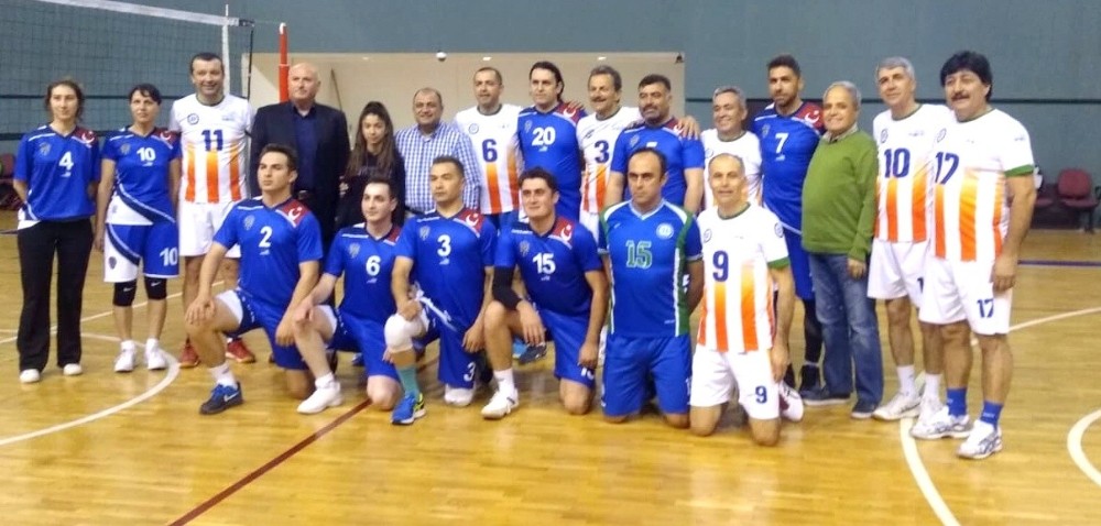 Polis Haftası voleybol müsabakasında dostluk kazandı 