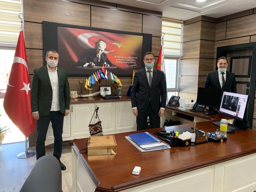 Polis Haftasını ‘siper maske’ hediye ederek kutladılar 