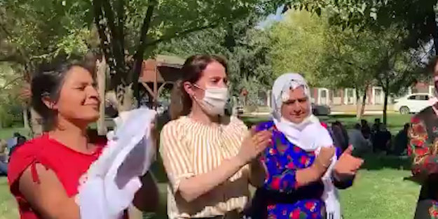 Polis kalkanına kafa atan HDP'li vekil kuralları çiğnedi