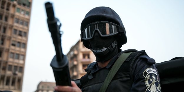 Polis karakoluna saldırı