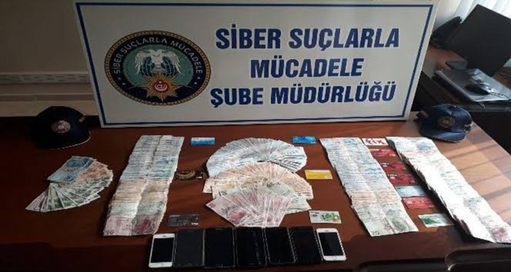 Polis, Kars merkezli 5 ilde 23 adrese operasyon düzenledi 