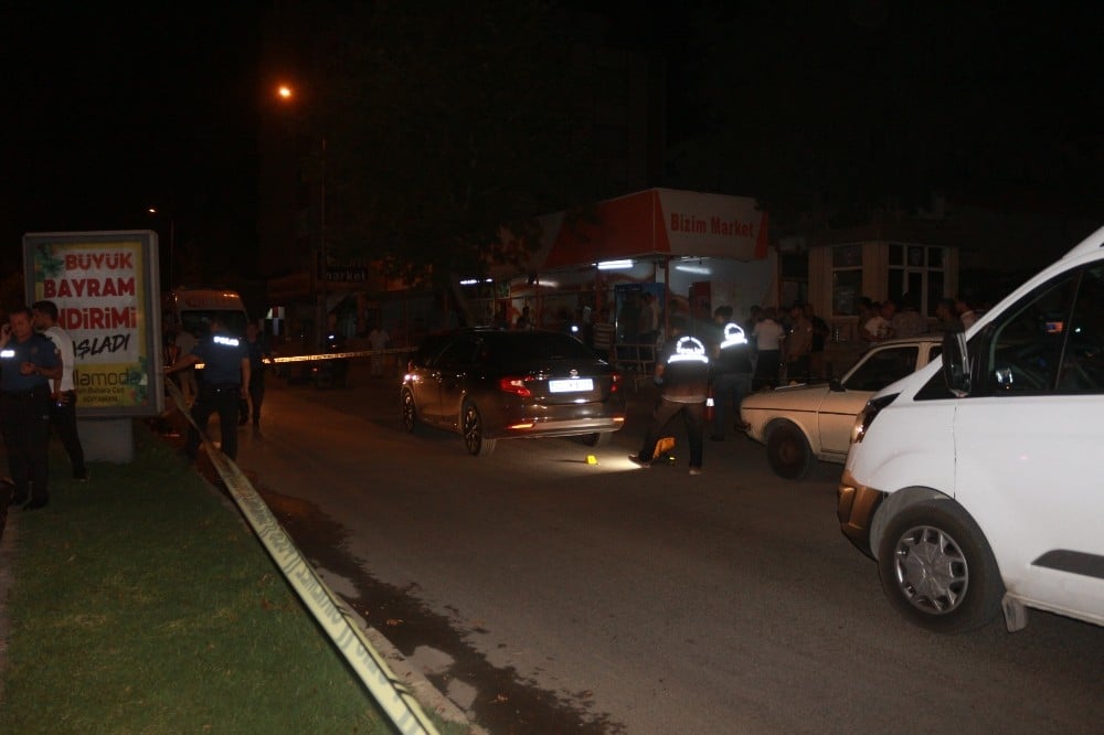 Polis lojmanları önünde silah sesleri yükseldi: 1 yaralı 