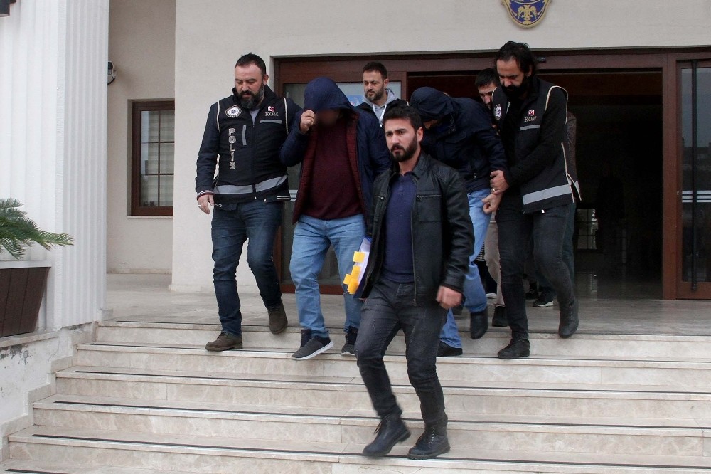 Polis memuru fuhuş operasyonunda tutuklandı 