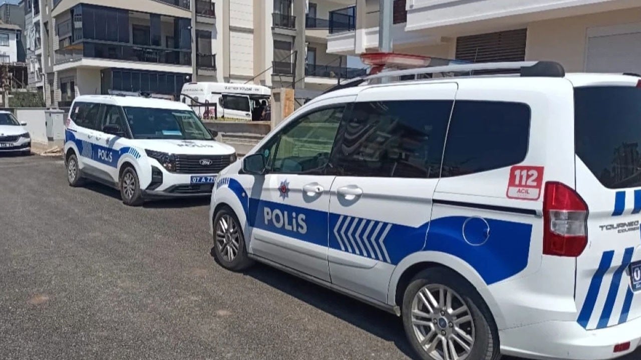 Polis memuru 3 gün önce taşındığı evde başından vurulmuş halde bulundu
