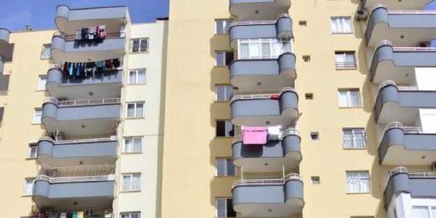 Polis memuru evinde intihar etti