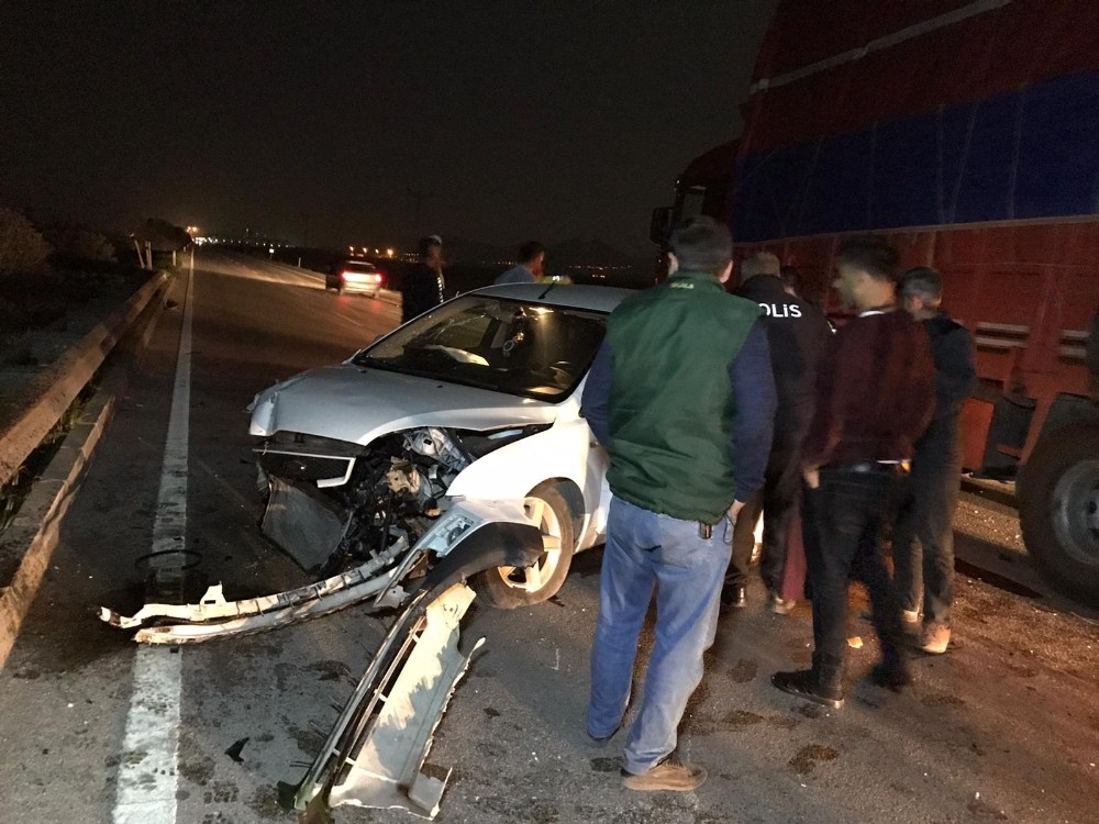 Polis memuru görev çıkışı kaza yaptı 