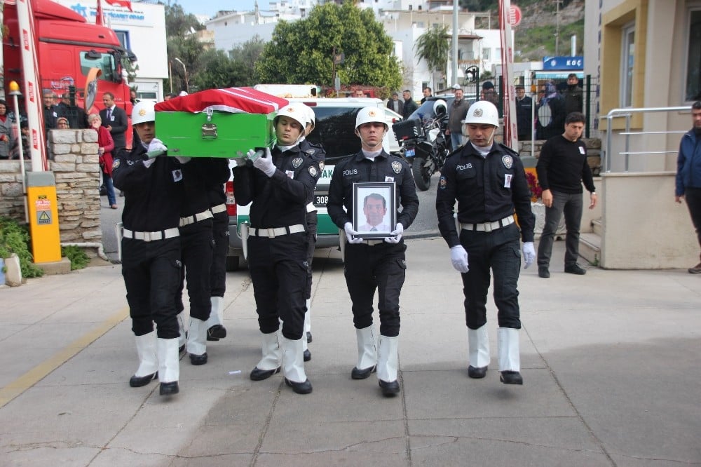 Polis memuru son görev yerinden son solculuğuna uğurladı 