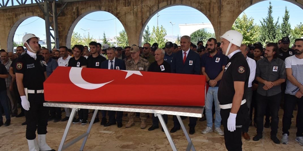 Polis memuru toprağa verildi