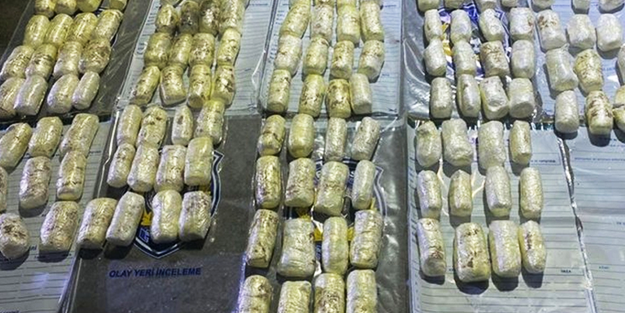 Polis memurunun kullandığı araçta 52 kilo 500 gram patlayıcı çıktı!