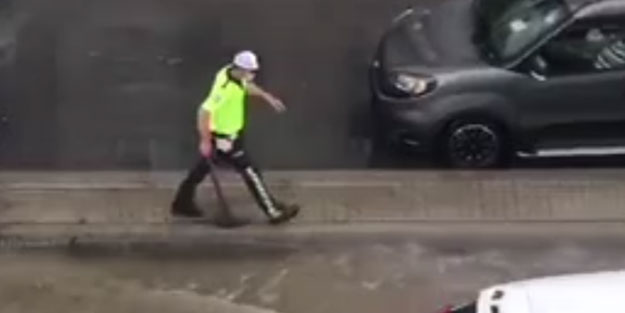 Polis memurunun o anları Türkiye gündemine oturdu! Vatandaşlar çileden çıktı