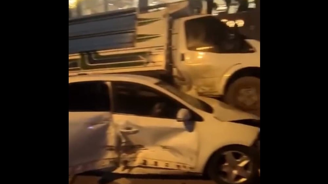 Polis memurunun yaralandığı kaza kamerada