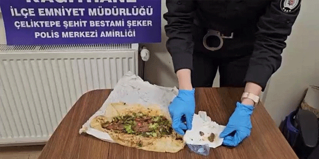 Polis merkezinde akılalmaz olay! Dürümden bakın ne çıktı