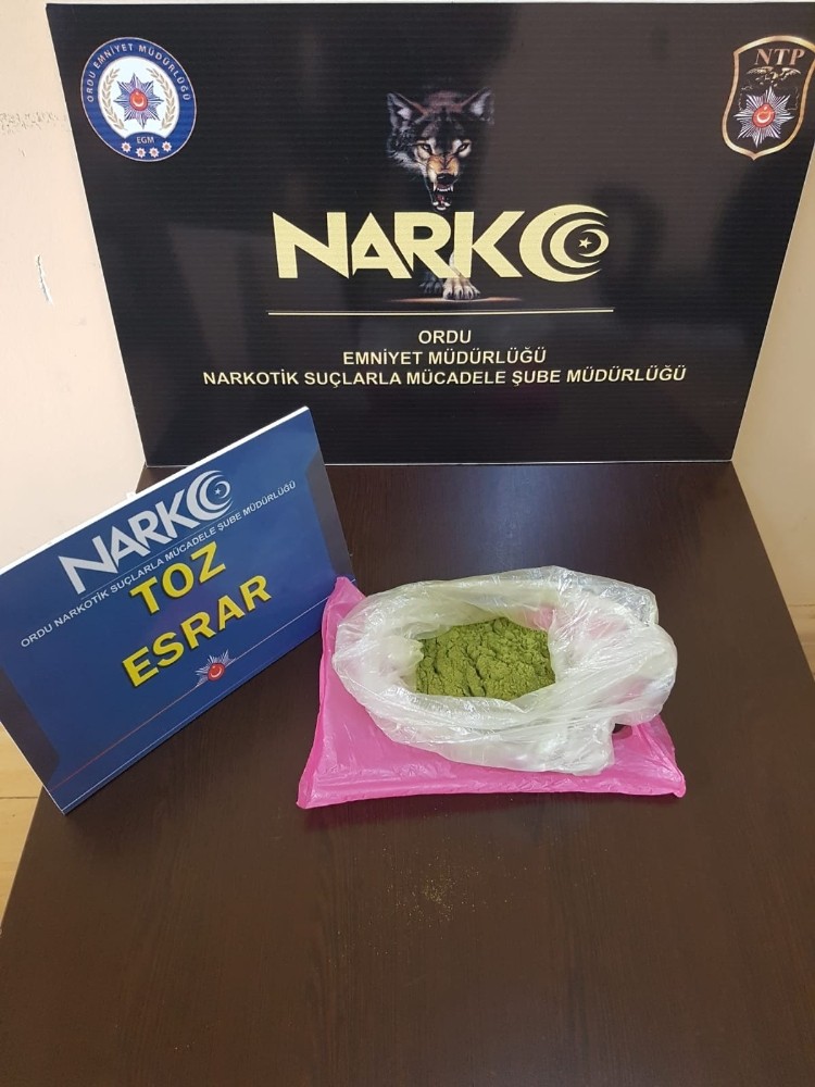 Polis merkezine imza atmaya uyuşturucu ile geldi 