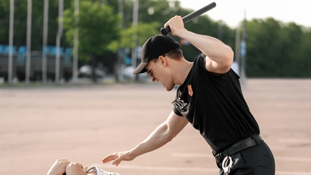 Polis Milletvekilini Dövdü!