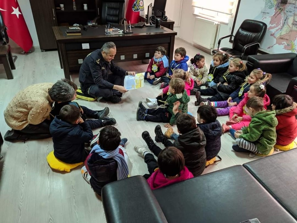 Polis müdüründen alkışlanacak hareket 