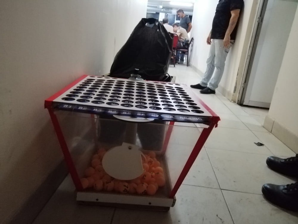 Polis mühürledi, kumarbazlar vazgeçmedi 