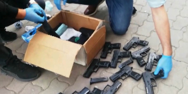 Polis neye uğradığını şaşırdı! Çorap kutusundan çıkanlar şoke etti