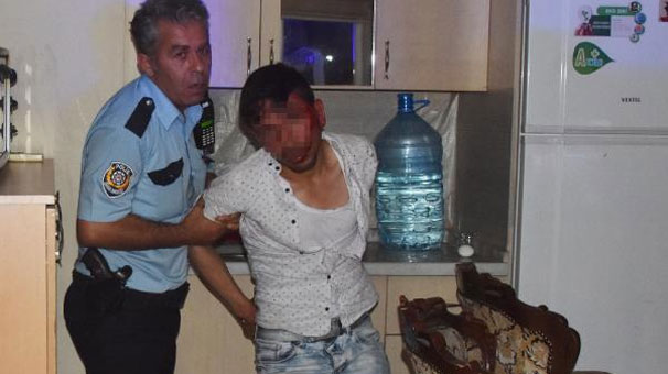 Polis öfkeli kalabalığın elinden zor aldı!