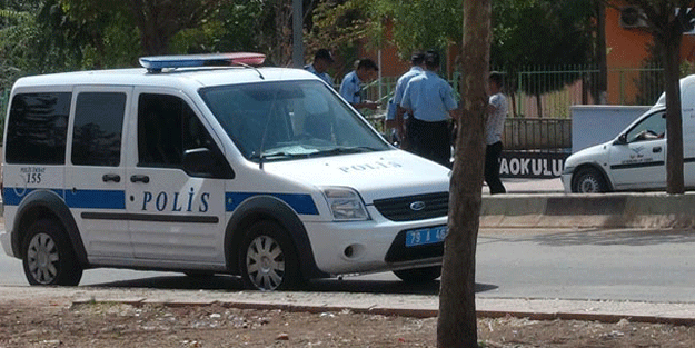 Polis okul önlerinde boş boş gezenlere bakın ne yaptı!