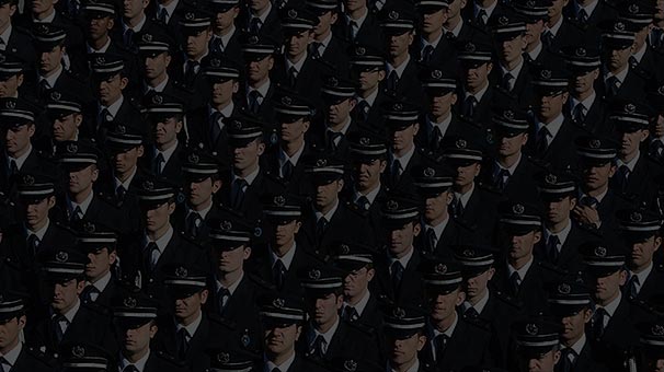 Polis okulunda öğrencileri yöneten kişinin mesleği şok etti