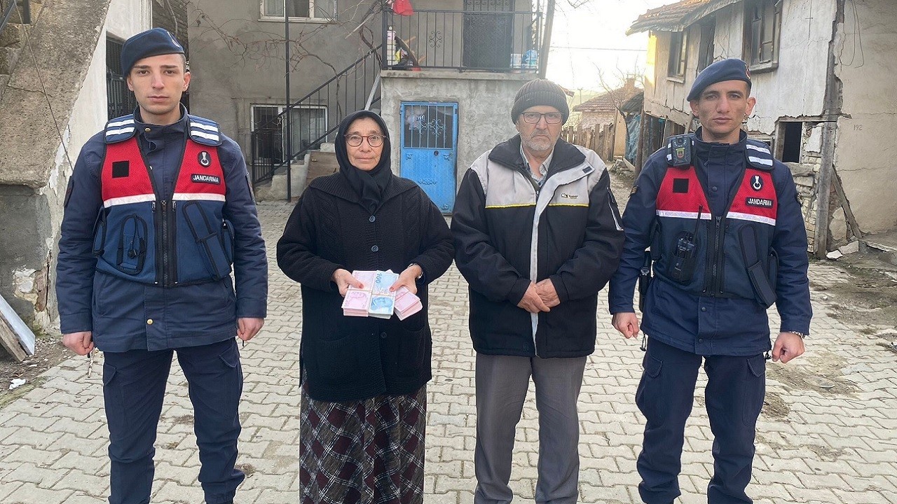 Polis olduğuna inandı! 18 bin TL'den oldu