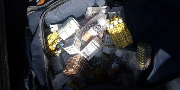 Polis otobüsteki aramada kaçak ve bandrolsüz ilaç buldu