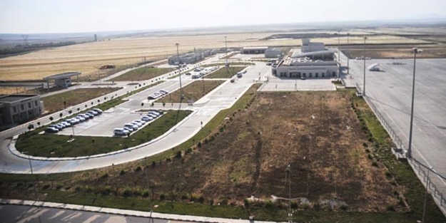 Polis servisine bombalı saldırı! Yaralılar var