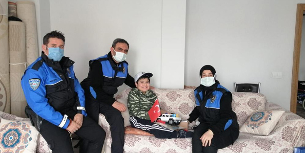 Polis sevdalısı küçük Muhammed'e sürpriz ziyaret