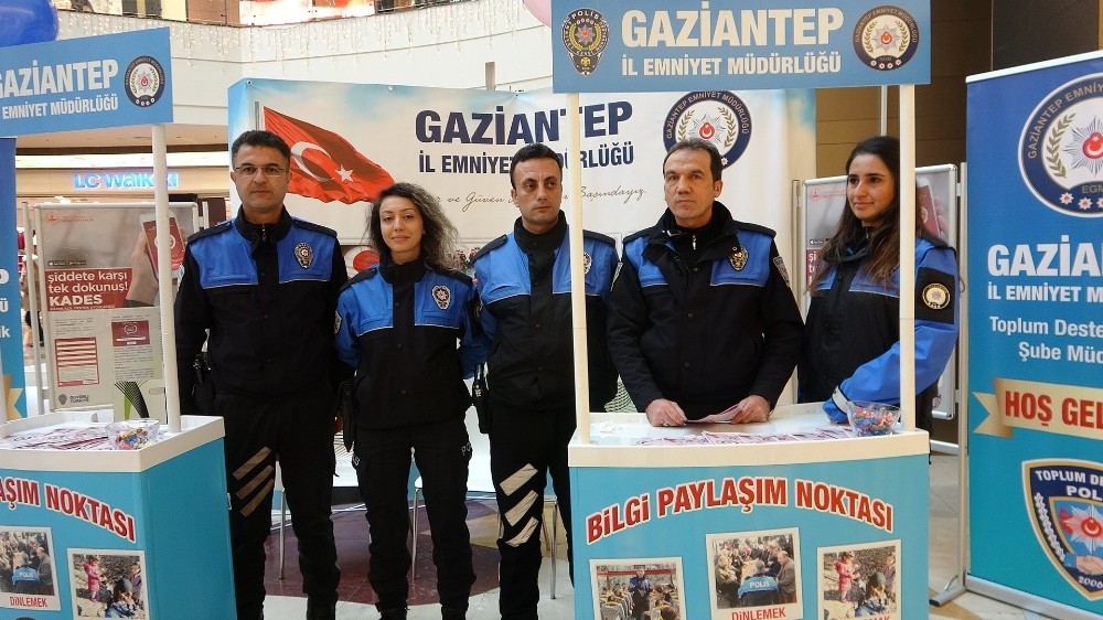 Polis şiddete karşı kadınları bilgilendirdi 