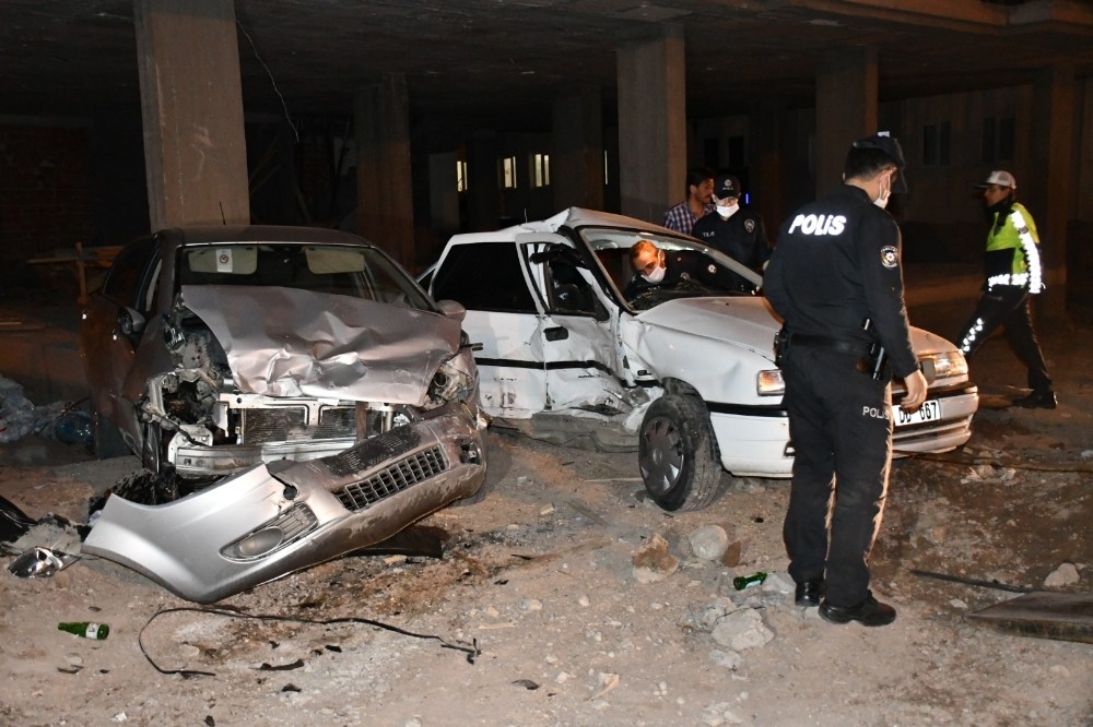 Polis şüpheli kovalamacasında kaza: 3’ü polis 5 yaralı 