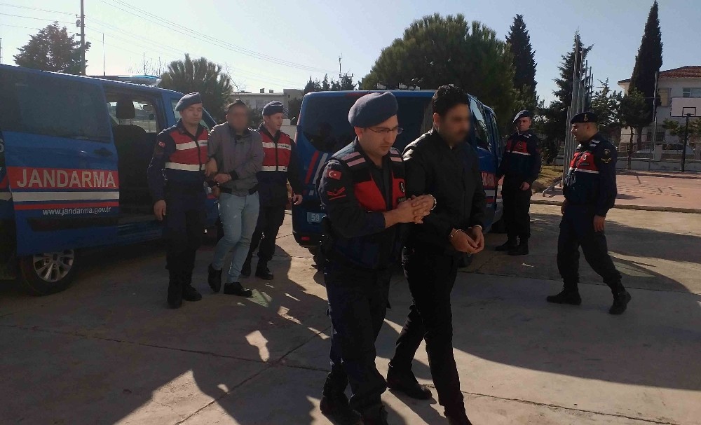 Polis süsüyle Makedon turistleri gasp eden 4 İranlı tutuklandı 