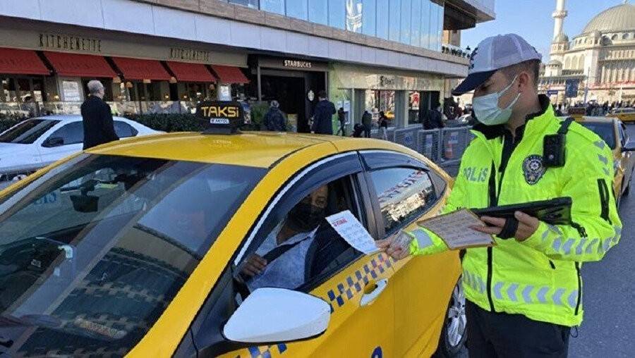 Polis, taksicilere ‘12 kural’ broşürü dağıttı