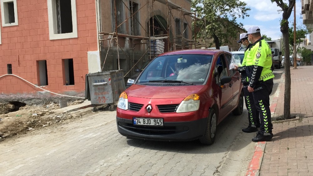 Polis, Trafik Güvenliği Haftası’nda emniyet kemerlerini denetledi 