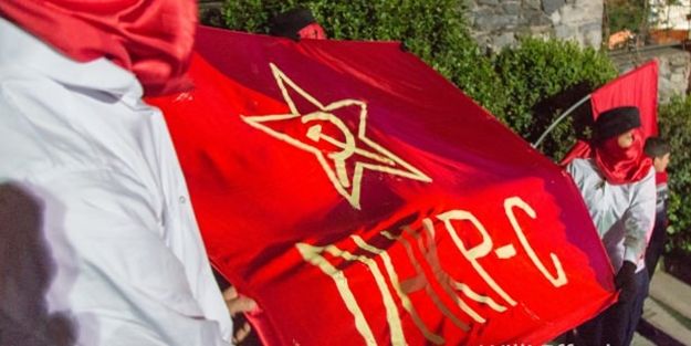 Polis üniformalı eylemciler enselendi