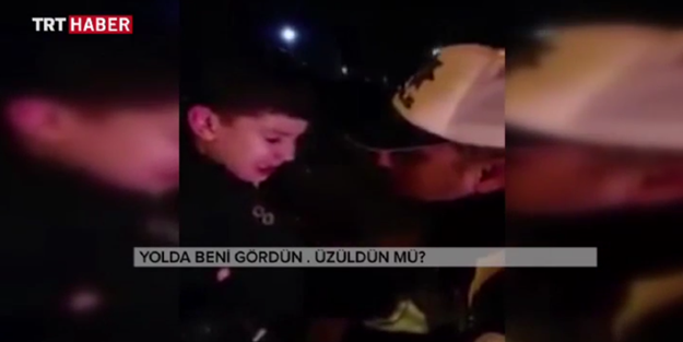 Polis üşüyor diye ağladı! - VİDEO