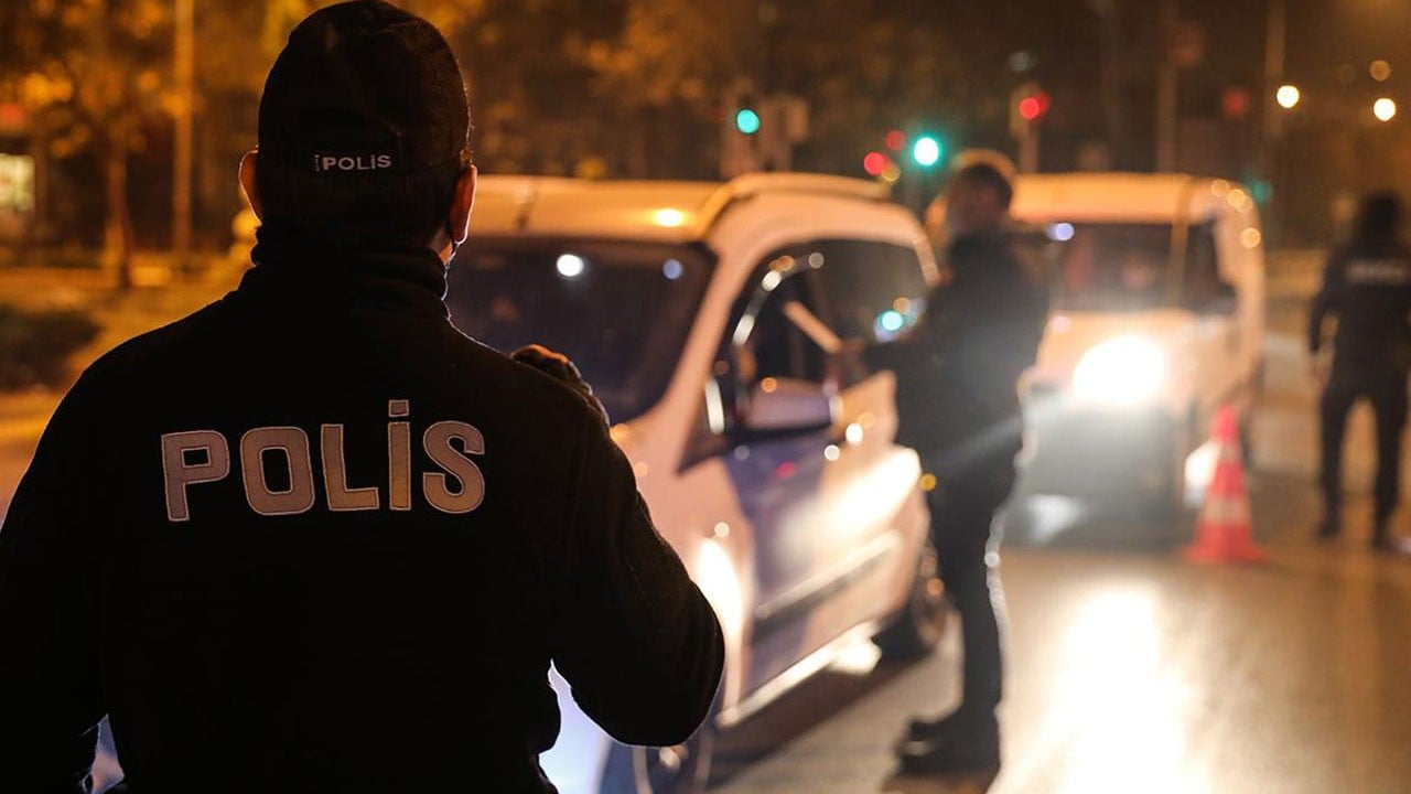 Polis uygulama noktalarını sosyal medyada paylaşanlara şafak operasyonu: 36 gözaltı