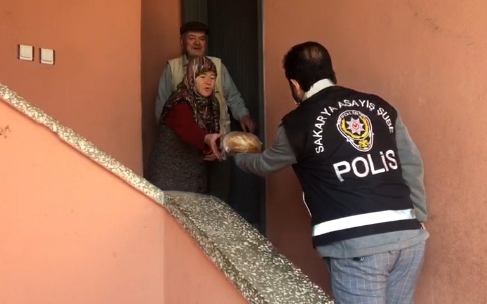 Polis vatandaşları ekmeksiz bırakmadı 