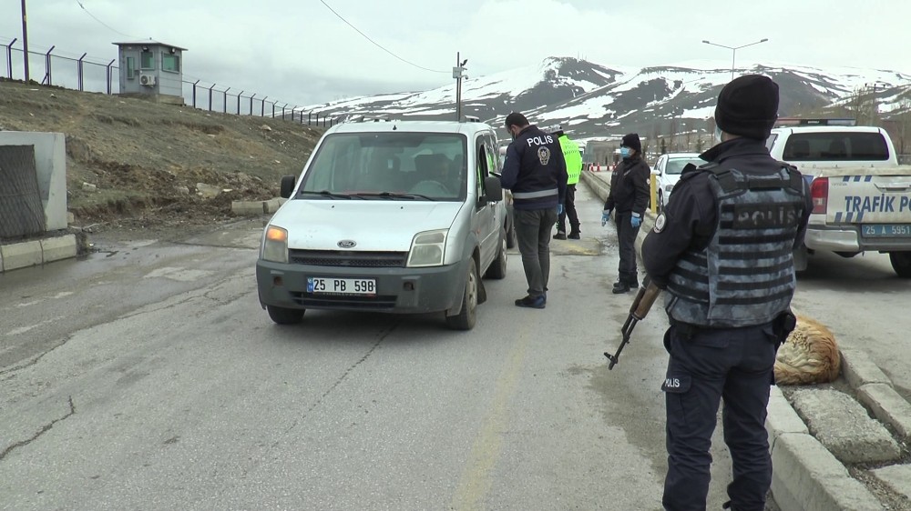 Polis ve Jandarma ekiplerinden Korana Virüs uygulaması 