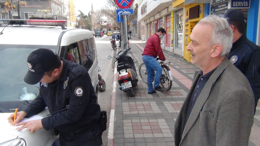 Polis ve zabıta sokaktaki yaşlılar için denetimini arttırdı 