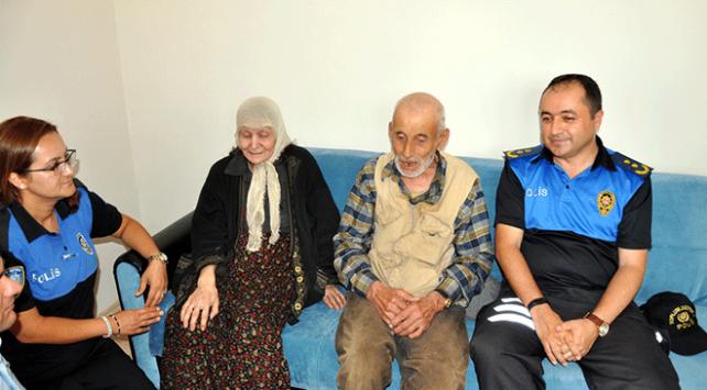 Polis yaşlı çiftin evini donattı