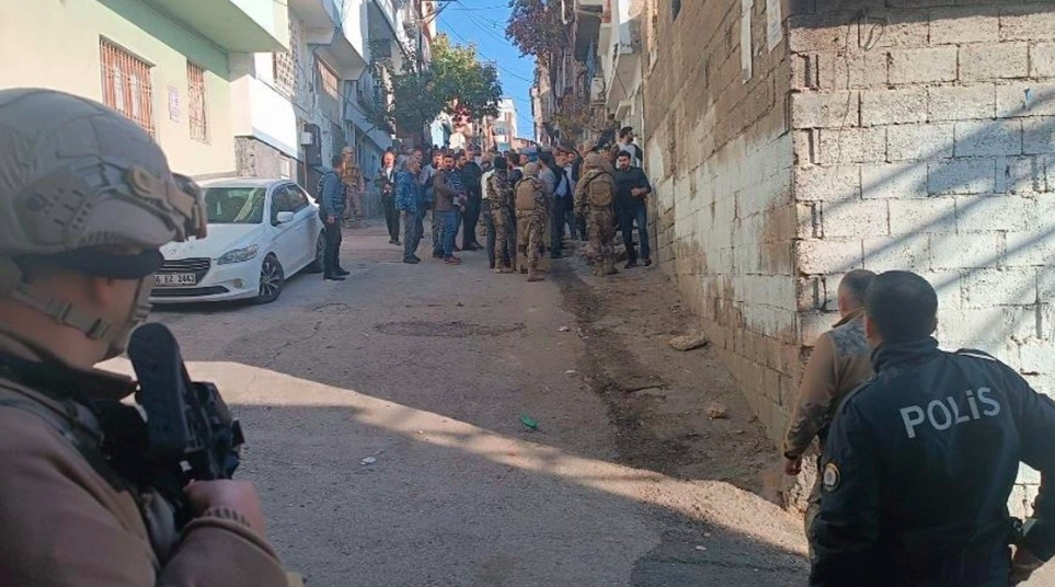 Polise ateş açtı, kadın kılığında yakalandı!