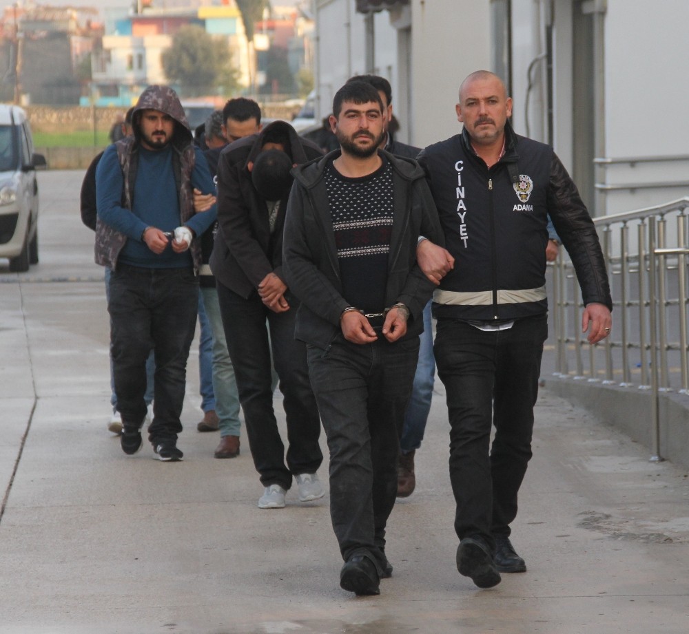 Polise ateş eden sokak çetelerine darbe 