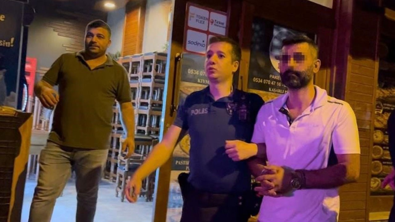 Polise bıçak çeken saldırgan bacağından vuruldu