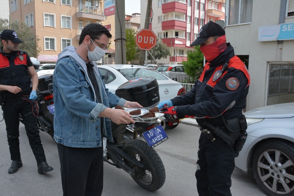 Polise çaylı, kekli motivasyon 