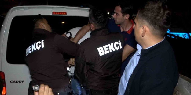 Polise direndi! Ters kelepçeyle etkisiz hale getirildi