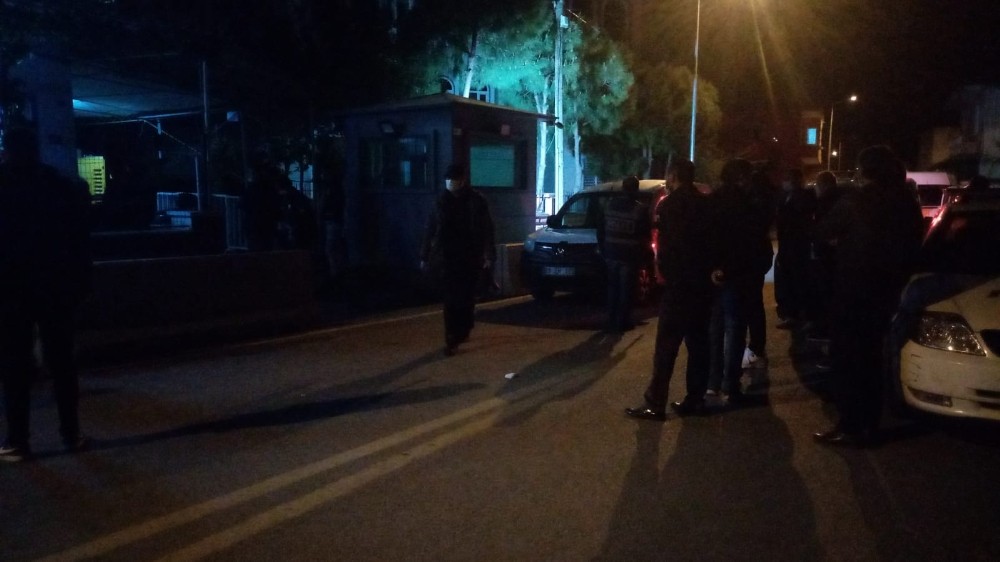 Polise mukavemette bulunan grup, gözaltına alındı 