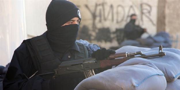 Polise saldıran 3 terörist öldürüldü!