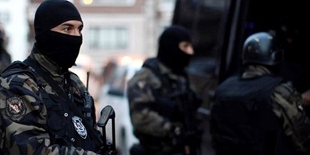 Polise silahlı saldırı: yaralılar var