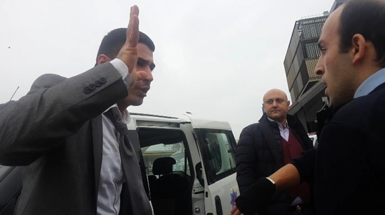 Polise vuran şoföre linç girişimi!